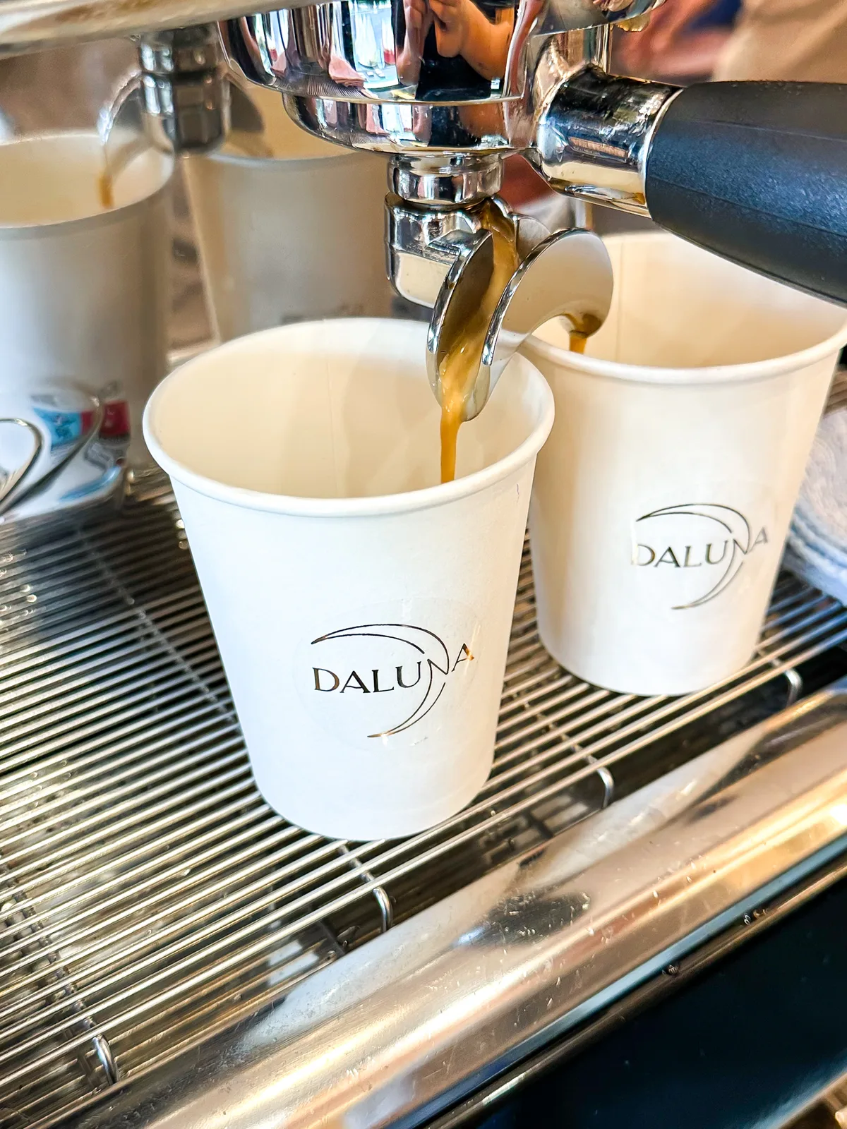 Café DaLuna preparando espresso